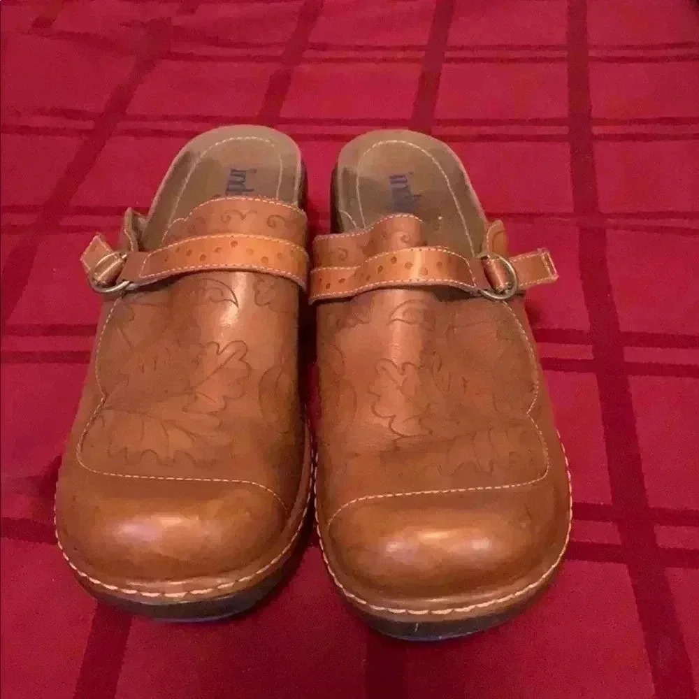 Indigo women’s leather clogs.